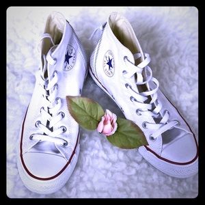 Women’s Converse Hightops Size 8